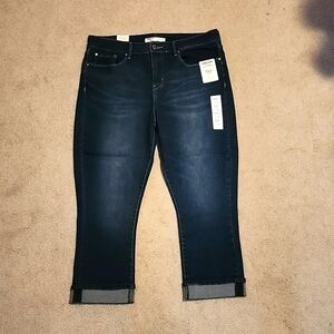 Women's capri jeans